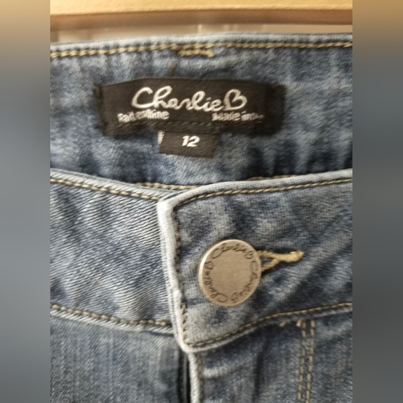 CHARLIE B Embroidered Frayed Jeans Size 12 - Picture 8 of 8
